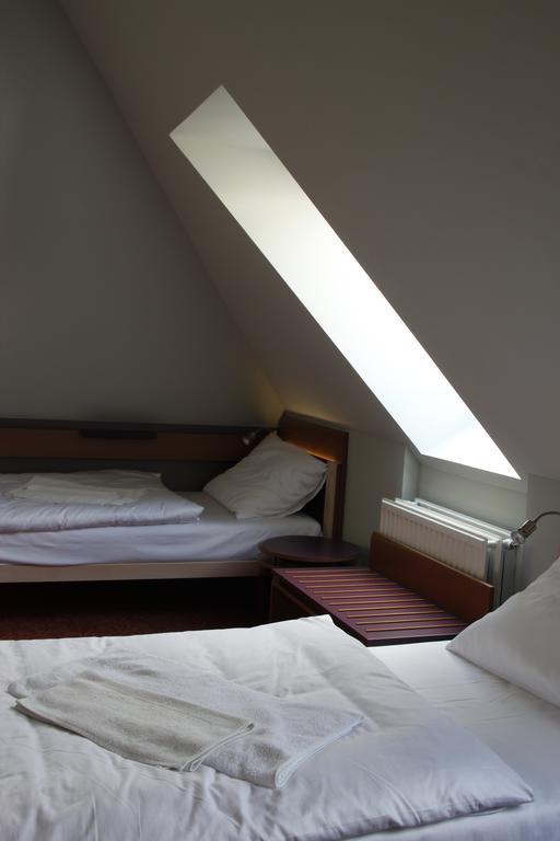 Szent Gellert Hostel Секешфехервар Номер фото