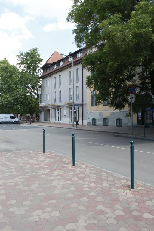 Szent Gellert Hostel Секешфехервар Экстерьер фото