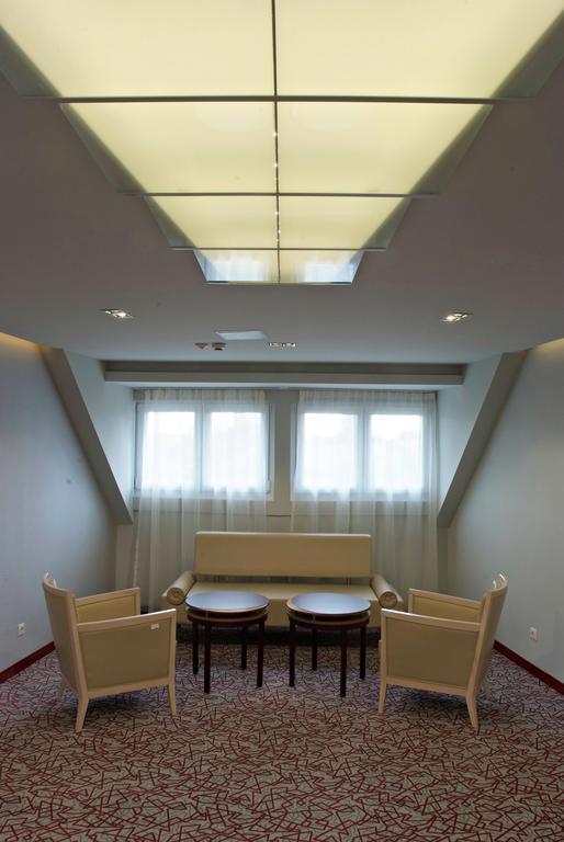 Szent Gellert Hostel Секешфехервар Экстерьер фото