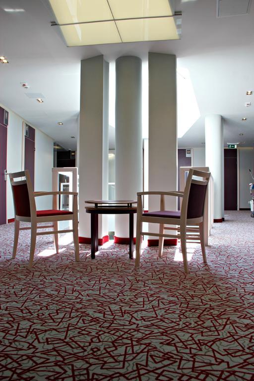 Szent Gellert Hostel Секешфехервар Экстерьер фото