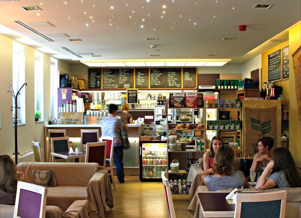 Szent Gellert Hostel Секешфехервар Экстерьер фото