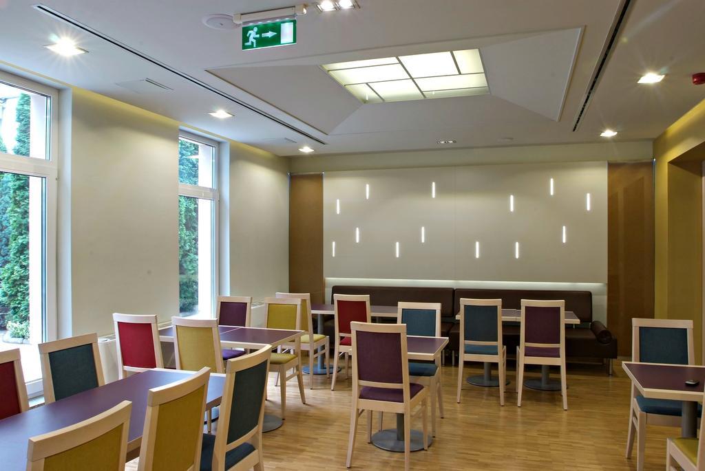 Szent Gellert Hostel Секешфехервар Экстерьер фото