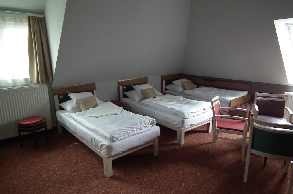 Szent Gellert Hostel Секешфехервар Номер фото