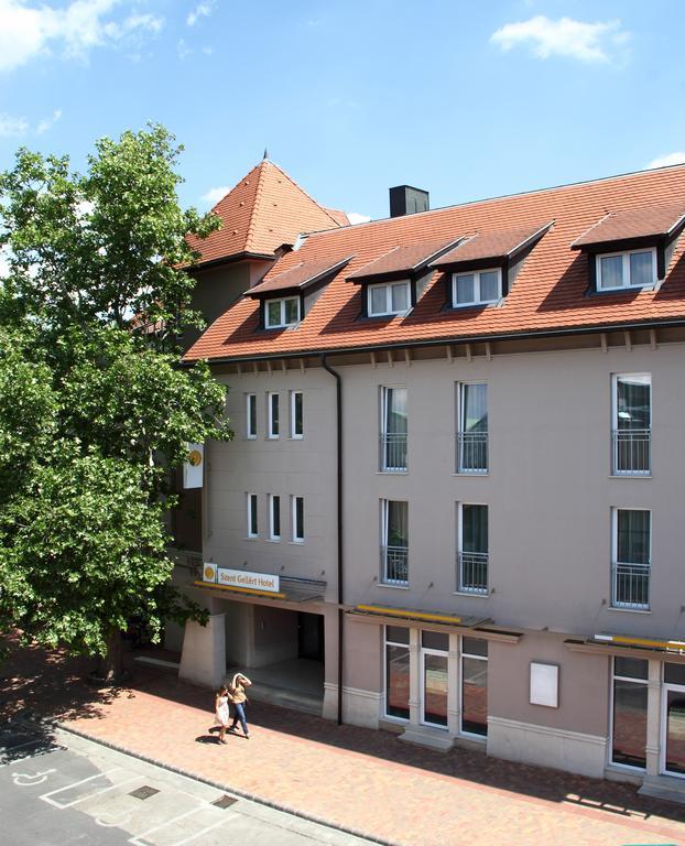 Szent Gellert Hostel Секешфехервар Экстерьер фото