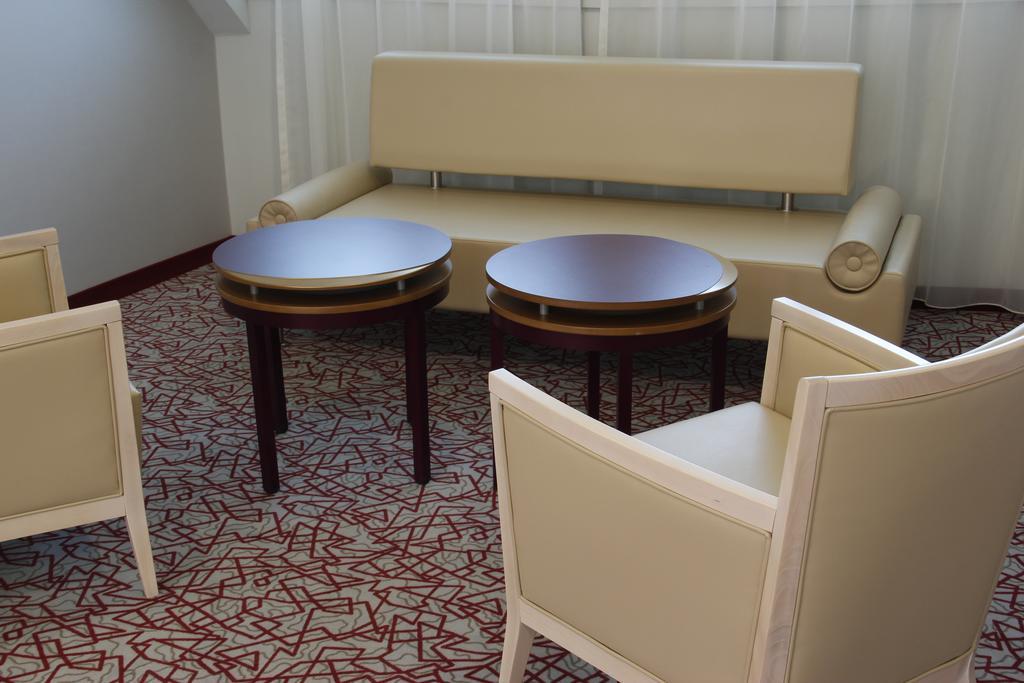 Szent Gellert Hostel Секешфехервар Экстерьер фото