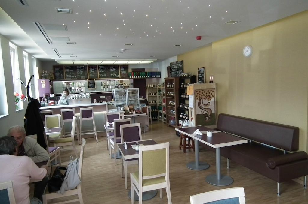 Szent Gellert Hostel Секешфехервар Экстерьер фото