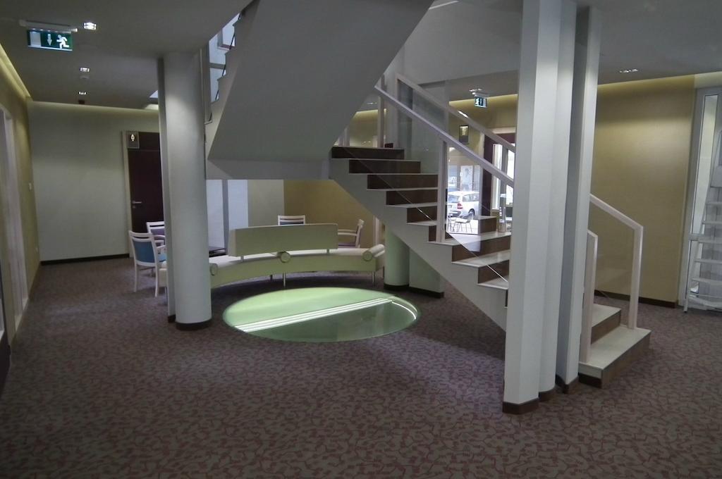 Szent Gellert Hostel Секешфехервар Экстерьер фото